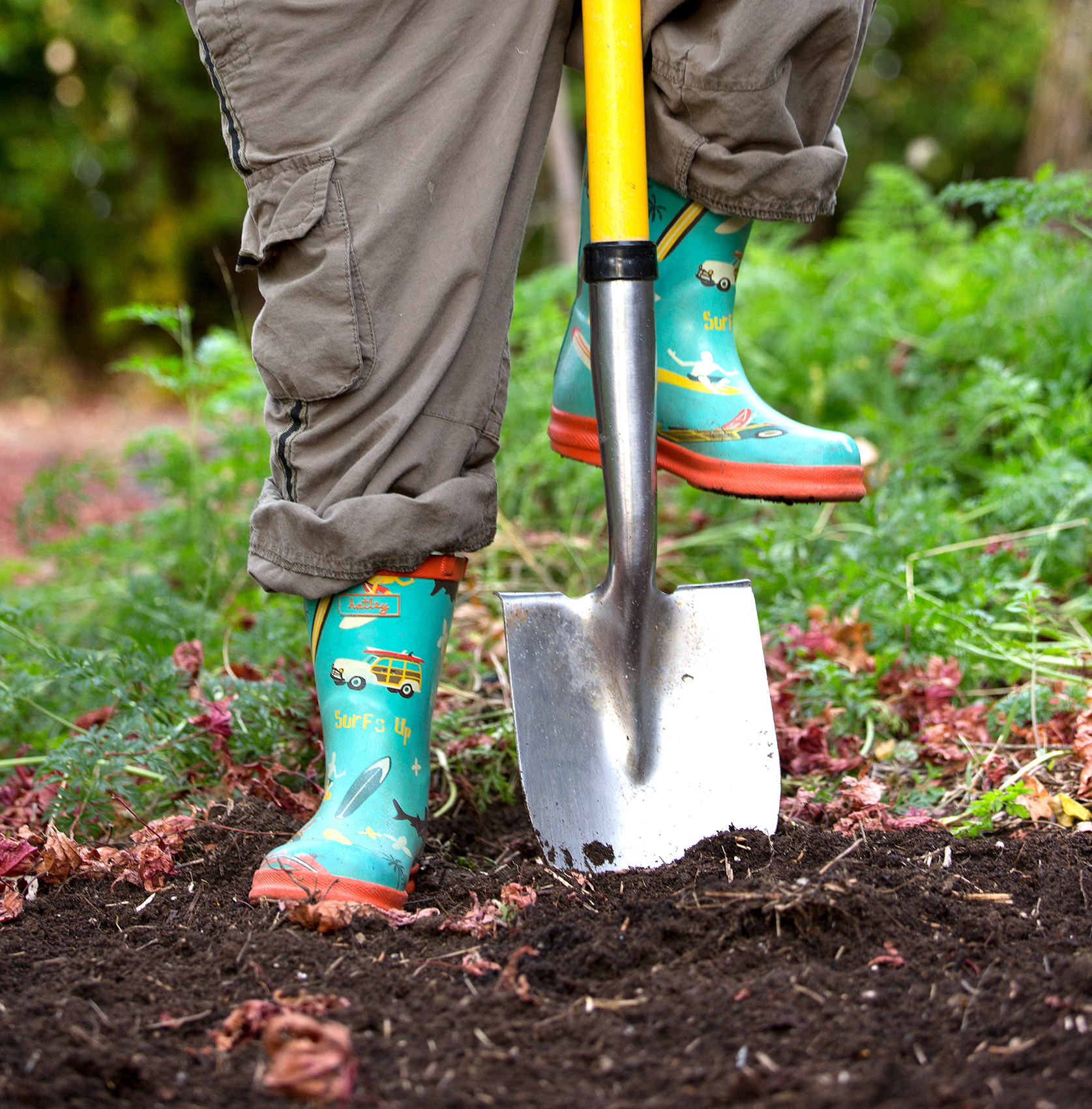PHOTOGRAPHER | KIDS | GROW | GARDEN | GET DIRTY | DIGGING | Gardening With Kids | 20