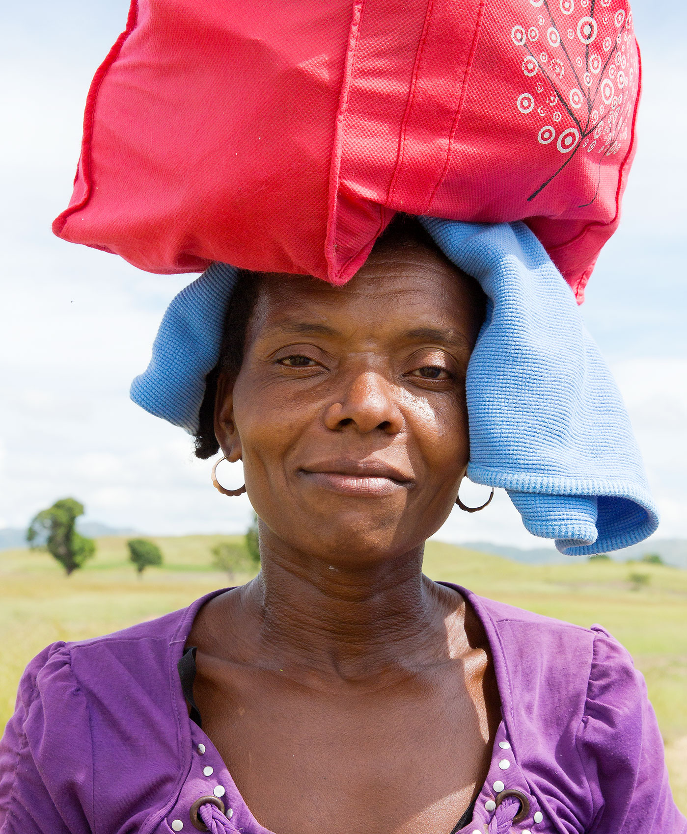 TRAVEL_HAITI_PORTRAIT_WOMAN_mother_hot_sun_target_bag_0797_WB2